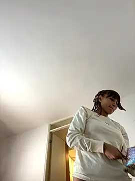 hollythomson online show from October 22, 9:57 pm