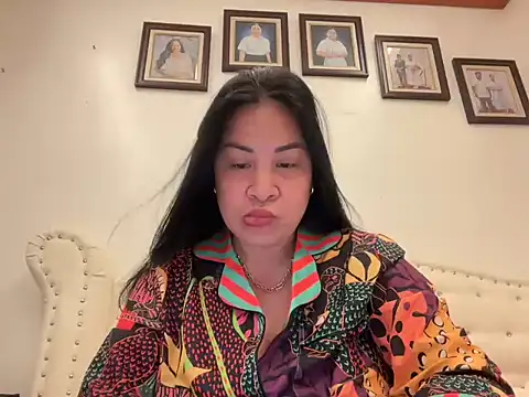 Tightwetholesxx online show from May 6, 1:42 am