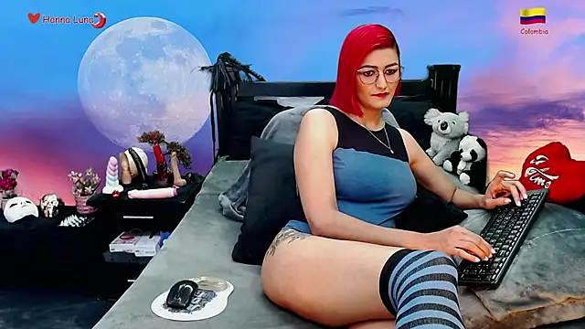 Snapshot of Hanna_Luna chatting on December 17, 6:35 am Hanna Luna online show from December 17, 6:35 am