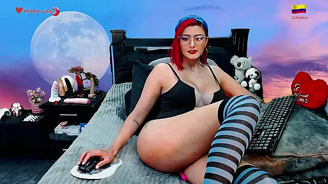 Snapshot of Hanna_Luna chatting on October 7, 7:09 am Hanna Luna online show from October 7, 7:09 am