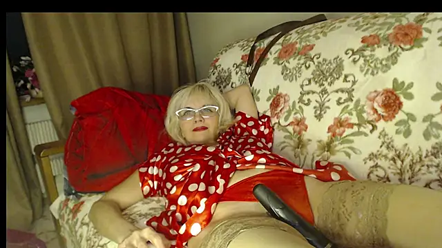 larawet online show from January 3, 9:15 pm