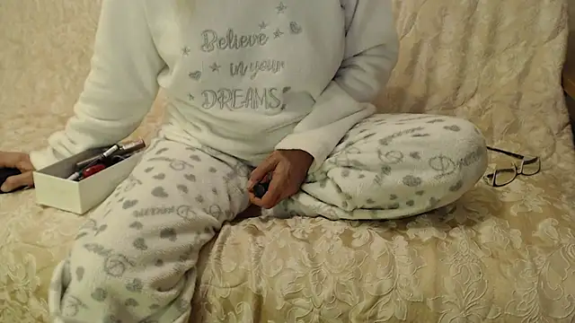 Snapshot of larawet chatting on November 29, 7:14 pm larawet online show from November 29, 7:14 pm