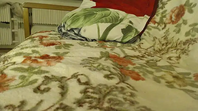 larawet online show from January 8, 3:39 pm