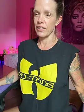 mommyselenafit  online show from March 6, 10:10 am