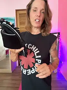 mommyselenafit  online show from April 10, 6:09 am