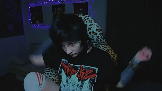 Snapshot of acid_trip1l chatting on October 31, 8:05 pm acid trip1l online show from October 31, 8:05 pm