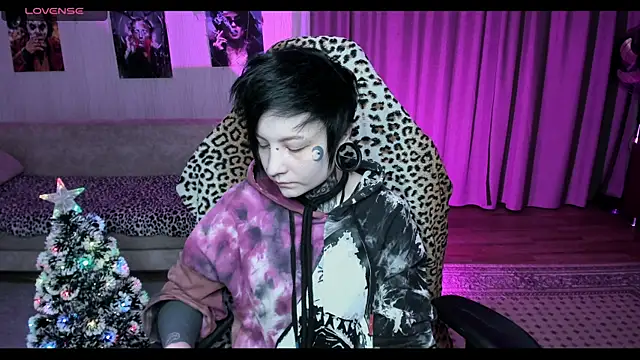 Snapshot of acid_trip1l chatting on December 18, 7:19 pm acid trip1l online show from December 18, 7:19 pm