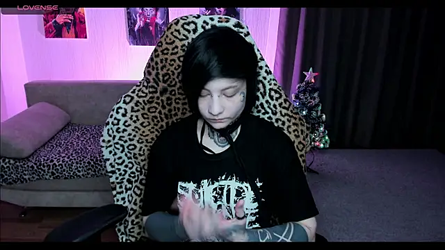 Snapshot of acid_trip1l chatting on December 6, 7:17 pm acid trip1l online show from December 6, 7:17 pm