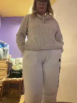 Snapshot of Irina2909@xh chatting on February 10, 5:12 pm Irina2909xh online show from February 10, 5:12 pm