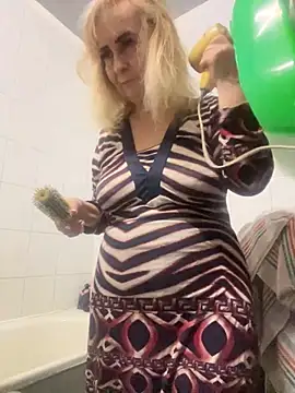 Snapshot of Irina2909@xh chatting on October 18, 9:11 am Irina2909xh online show from October 18, 9:11 am