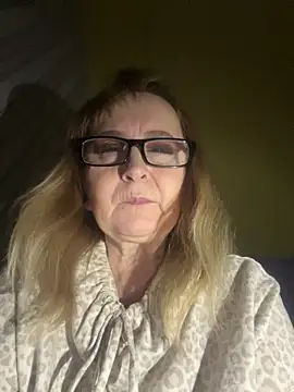 Snapshot of Irina2909@xh chatting on February 18, 12:08 am Irina2909xh online show from February 18, 12:08 am