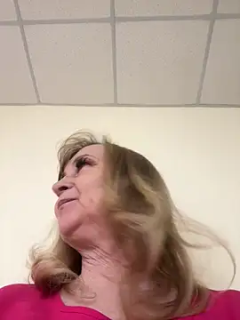 Snapshot of Irina2909@xh chatting on May 1, 10:31 am Irina2909xh online show from May 1, 10:31 am