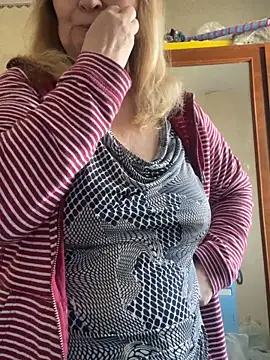 Snapshot of Irina2909@xh chatting on May 3, 12:42 pm Irina2909xh online show from May 3, 12:42 pm
