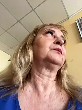 Snapshot of Irina2909@xh chatting on July 17, 9:17 am Irina2909xh online show from July 17, 9:17 am