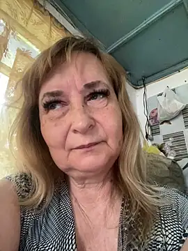Snapshot of Irina2909@xh chatting on July 4, 8:10 am Irina2909xh online show from July 4, 8:10 am