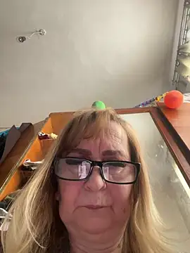 Snapshot of Irina2909@xh chatting on February 7, 10:12 am Irina2909xh online show from February 7, 10:12 am