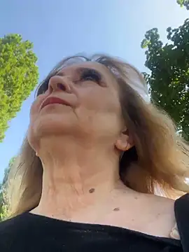 Snapshot of Irina2909@xh chatting on May 19, 12:23 pm Irina2909xh online show from May 19, 12:23 pm
