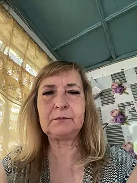 Snapshot of Irina2909@xh chatting on July 5, 9:05 am Irina2909xh online show from July 5, 9:05 am