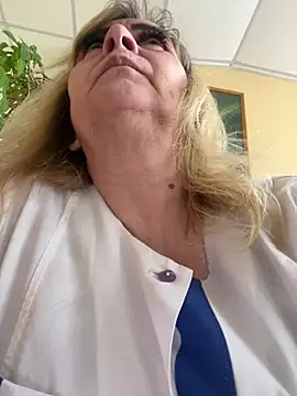 Snapshot of Irina2909@xh chatting on March 13, 10:36 am Irina2909xh online show from March 13, 10:36 am