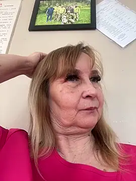 Snapshot of Irina2909@xh chatting on February 24, 12:17 pm Irina2909xh online show from February 24, 12:17 pm