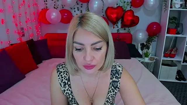 LunaBellucci online show from February 1, 8:56 am