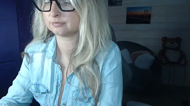 RubiLakros online show from April 13, 2:32 pm