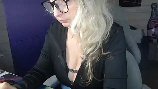 RubiLakros online show from July 4, 6:12 pm