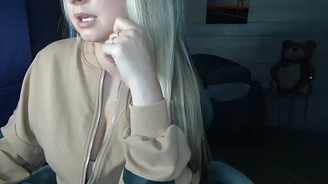 RubiLakros online show from March 26, 3:54 pm