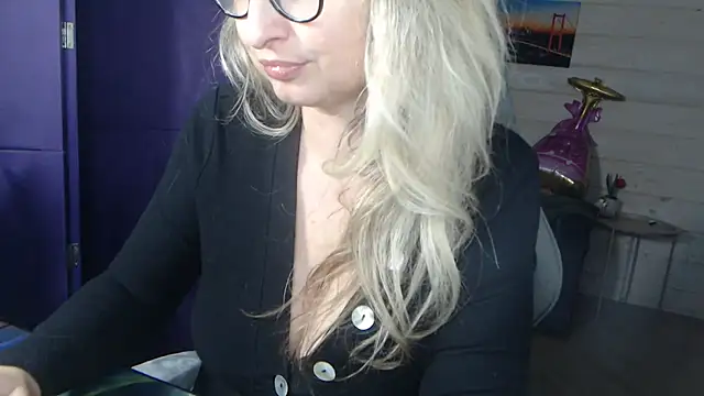 RubiLakros online show from May 12, 7:53 pm
