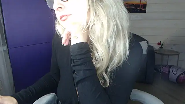 RubiLakros online show from July 9, 7:02 pm