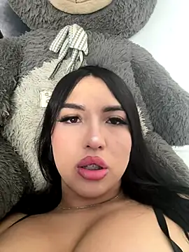 Snapshot of hollyprincess_2 chatting on November 17, 1:31 am hollyprincess 2 online show from November 17, 1:31 am