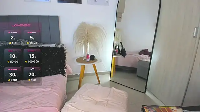 hollyprincess 2 online show from March 1, 5:07 am