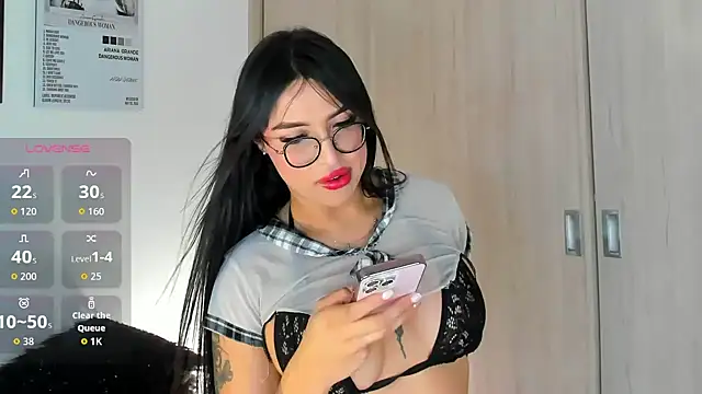 hollyprincess 2 online show from July 8, 2:57 am