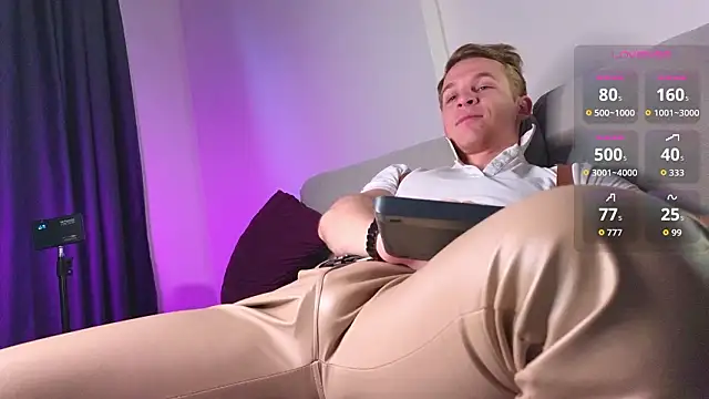 S3Xyes online show from March 18, 3:53 am