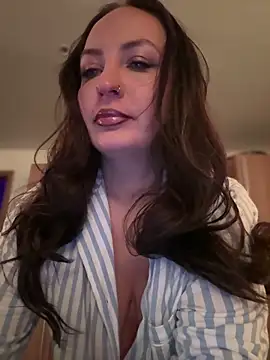 itsCassie online show from March 4, 7:10 pm