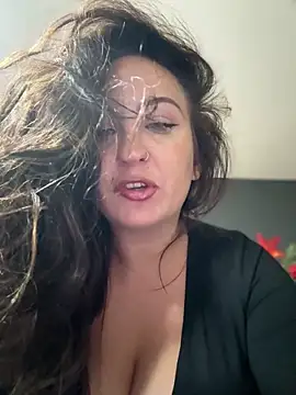 Snapshot of itsCassie chatting on December 18, 4:00 pm itsCassie online show from December 18, 4:00 pm