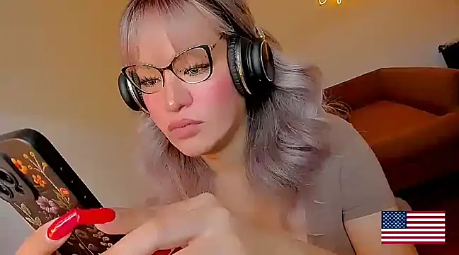 Snapshot of GiftedGirl4u chatting on March 18, 6:39 am GiftedGirl4u online show from March 18, 6:39 am
