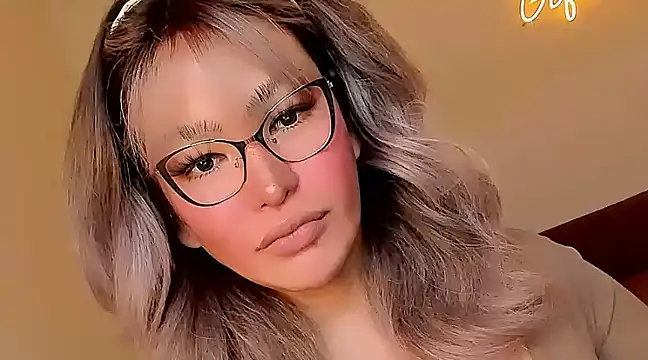 Snapshot of GiftedGirl4u chatting on March 7, 6:24 am GiftedGirl4u online show from March 7, 6:24 am
