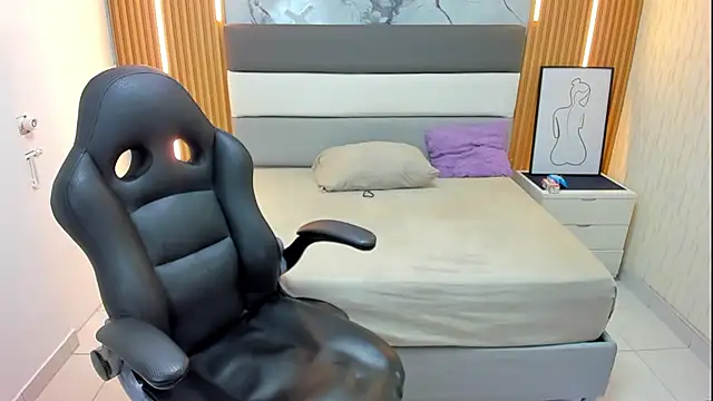 Snapshot of LEYNABRAUN chatting on January 19, 12:53 pm LEYNABRAUN online show from January 19, 12:53 pm