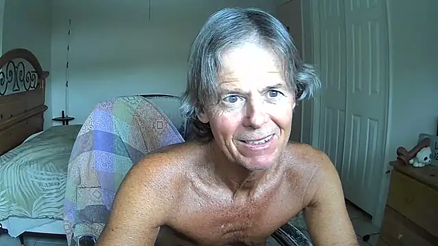 Snapshot of nakeedcowboi65 chatting on June 7, 10:15 pm nakeedcowboi65 online show from June 7, 10:15 pm