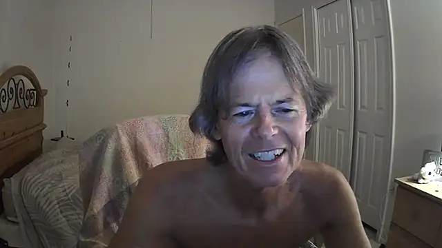 Snapshot of nakeedcowboi65 chatting on June 27, 9:15 am nakeedcowboi65 online show from June 27, 9:15 am