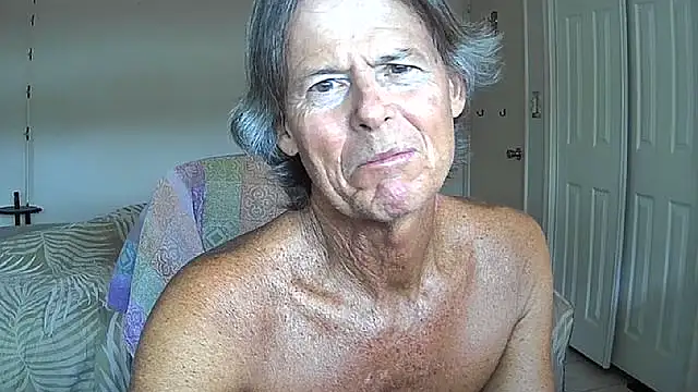 Snapshot of nakeedcowboi65 chatting on June 14, 9:16 pm nakeedcowboi65 online show from June 14, 9:16 pm