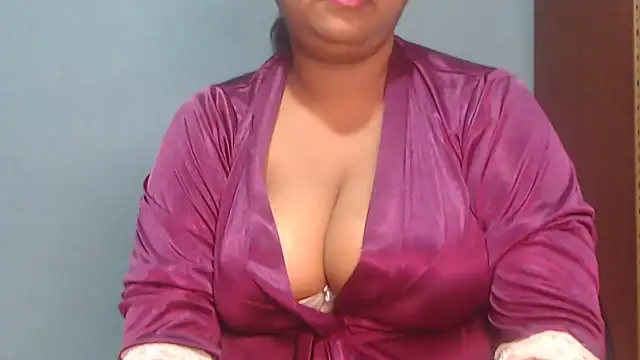 Snapshot of naughtyboobs38dd chatting on June 18, 4:45 pm naughtyboobs38dd online show from June 18, 4:45 pm