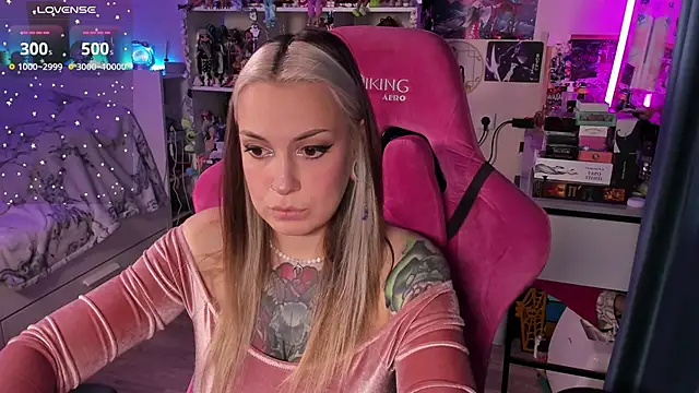 ChloeKohaku online show from October 31, 11:18 am