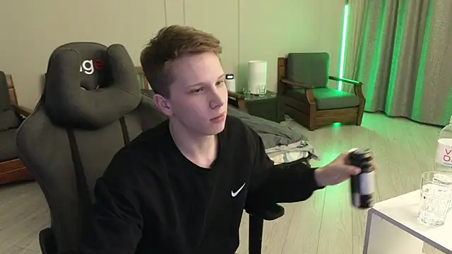 arlekincrop online show from February 27, 3:37 pm