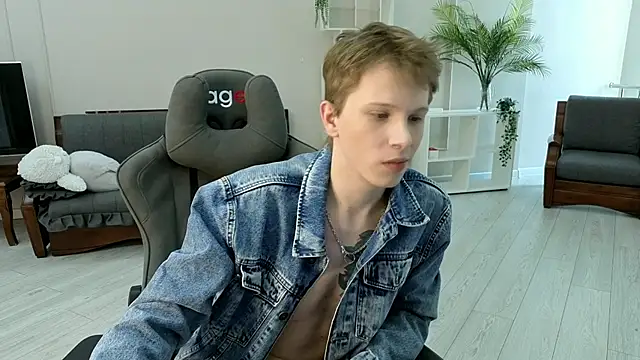 arlekincrop online show from December 19, 5:43 am