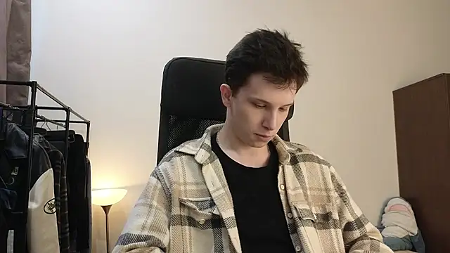 arlekincrop online show from April 18, 5:32 am