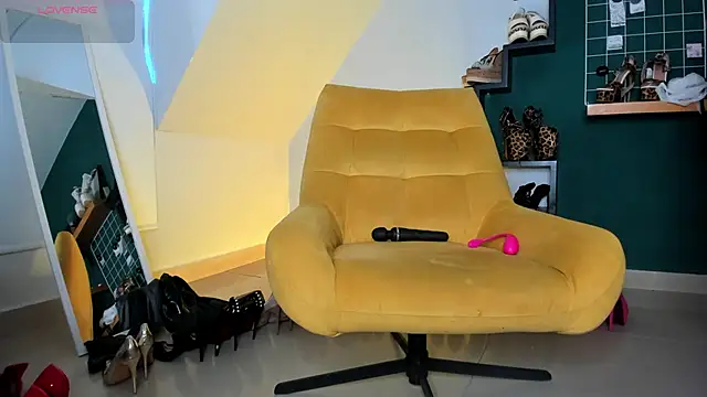 Snapshot of Ashley_leon_ chatting on June 26, 8:25 pm Ashley leon online show from June 26, 8:25 pm