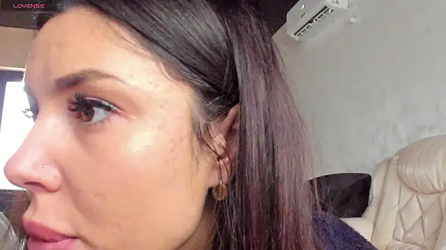 Snapshot of AmiraRosse chatting on January 23, 8:46 am AmiraRosse online show from January 23, 8:46 am