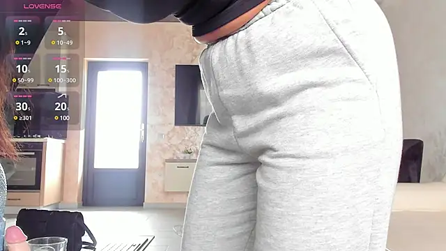 Snapshot of AmiraRosse chatting on March 16, 8:43 am AmiraRosse online show from March 16, 8:43 am